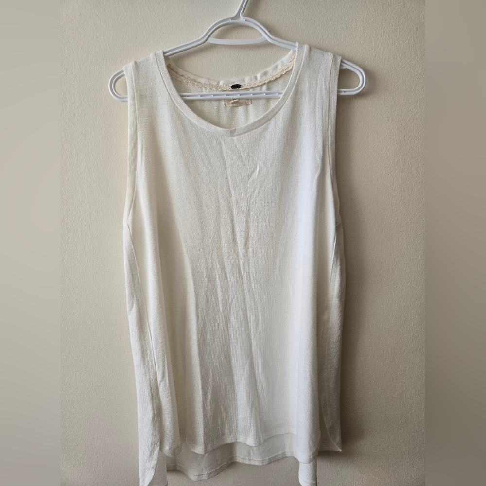 Cupio XL Cream Soft And Elegant Sleeveless Top With Split Hem
